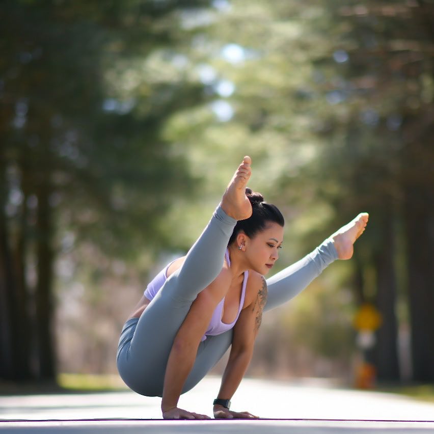 Tittibhasana