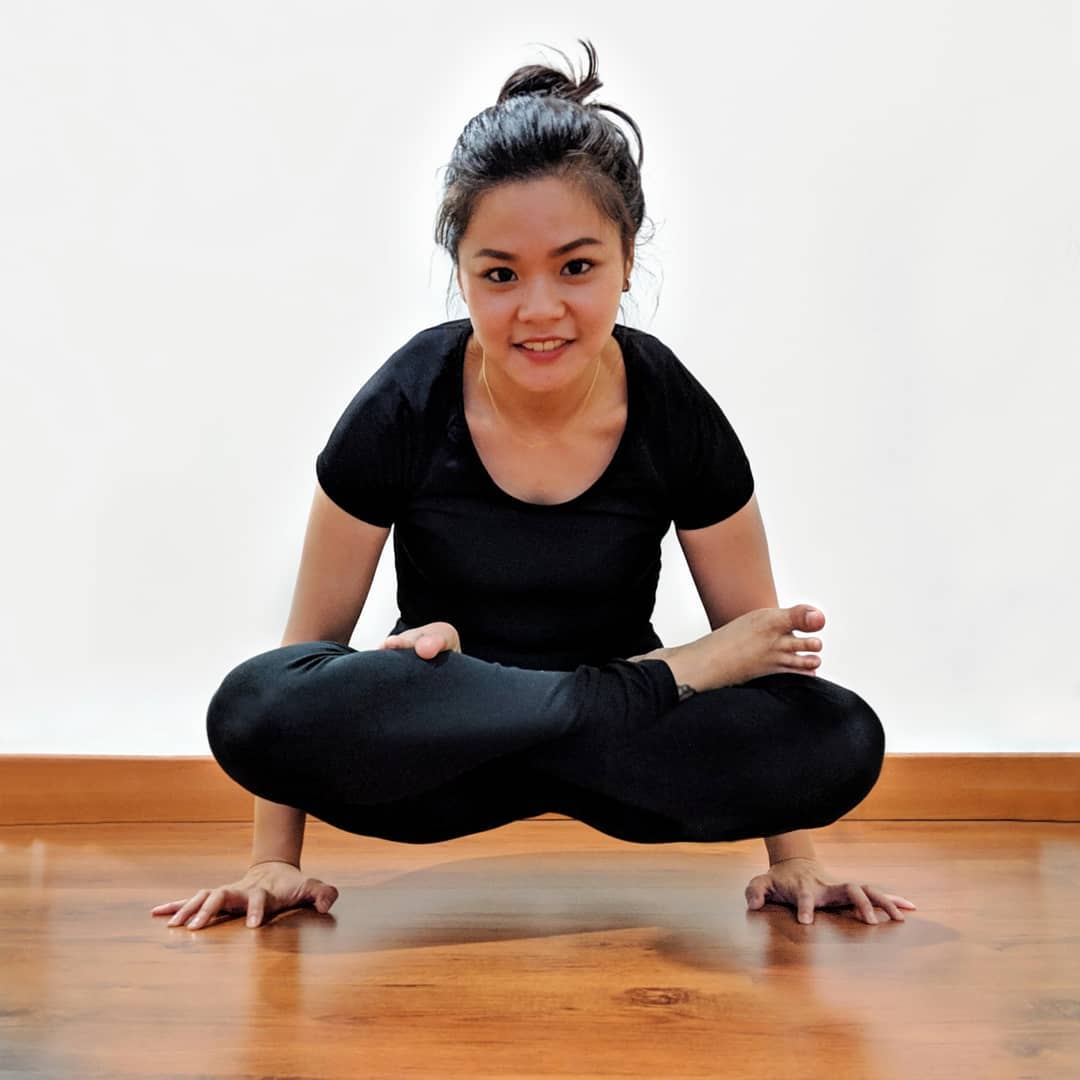 Method of doing Utthita Padmasana or Tulasana/Tolasana