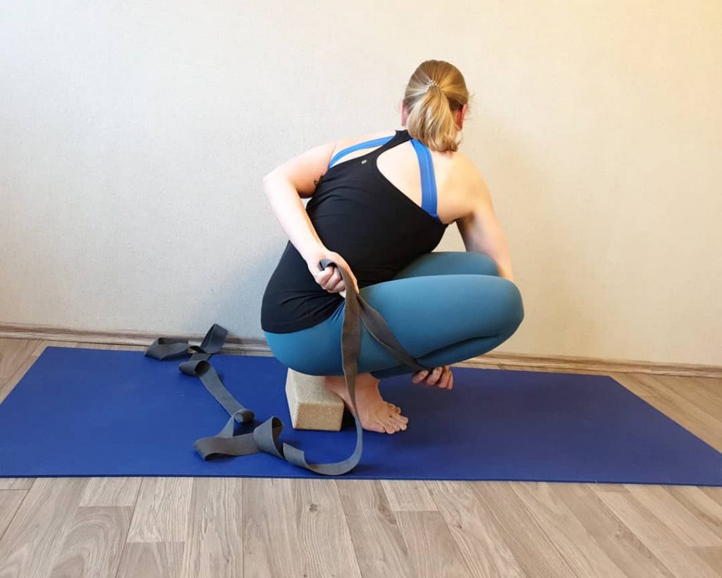 Pasasana | Noose Pose | Steps & Benefits - 101YogaStudio