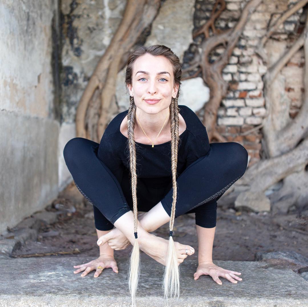 Bhujapidasana