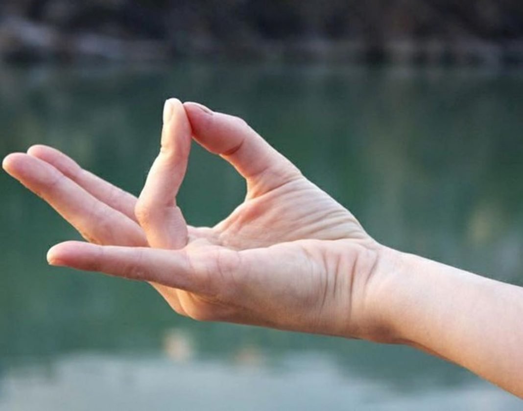 Prithvi Mudra | Steps, Precaution & Benefits - 101YogaStudio