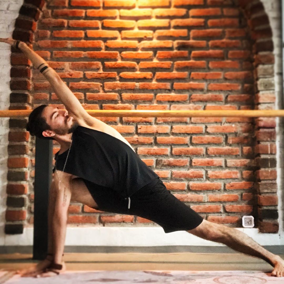 Method Of Practicing Parsvakonasana