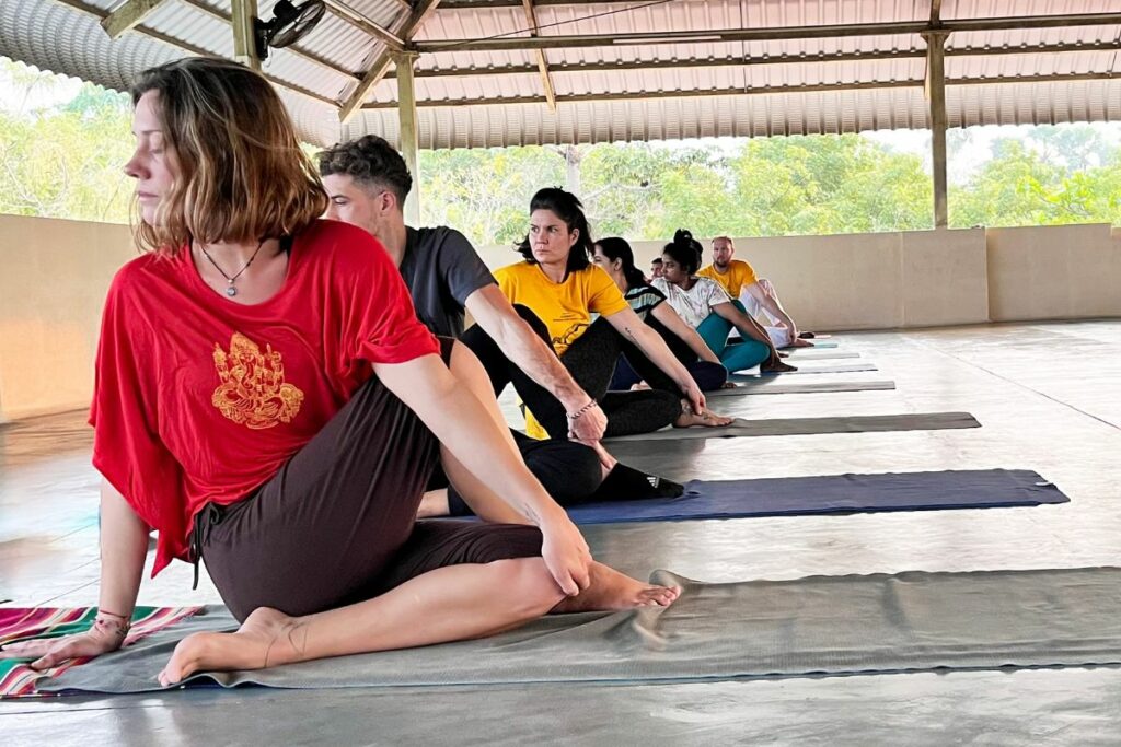 sivananda yoga vedanta tapaswini ashram