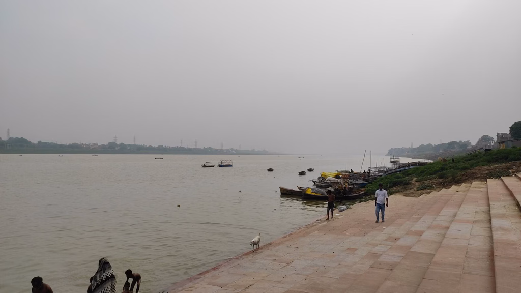 Ganga ghat near Sadafal Deo Ashram Jhusi