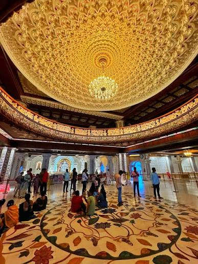Meditation hall inside Swarved Mahamandir